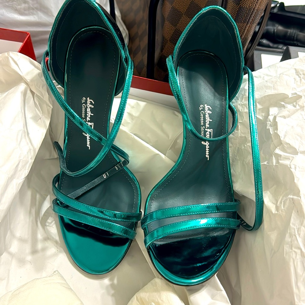 NIB - Salvatore Ferragamo Metallic Teal/Green Sandals - Size 6.5 - Fits like 7